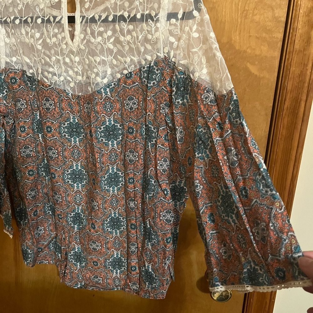 Women's Patterned Lace Top NWOT - Picture 11 of 12
